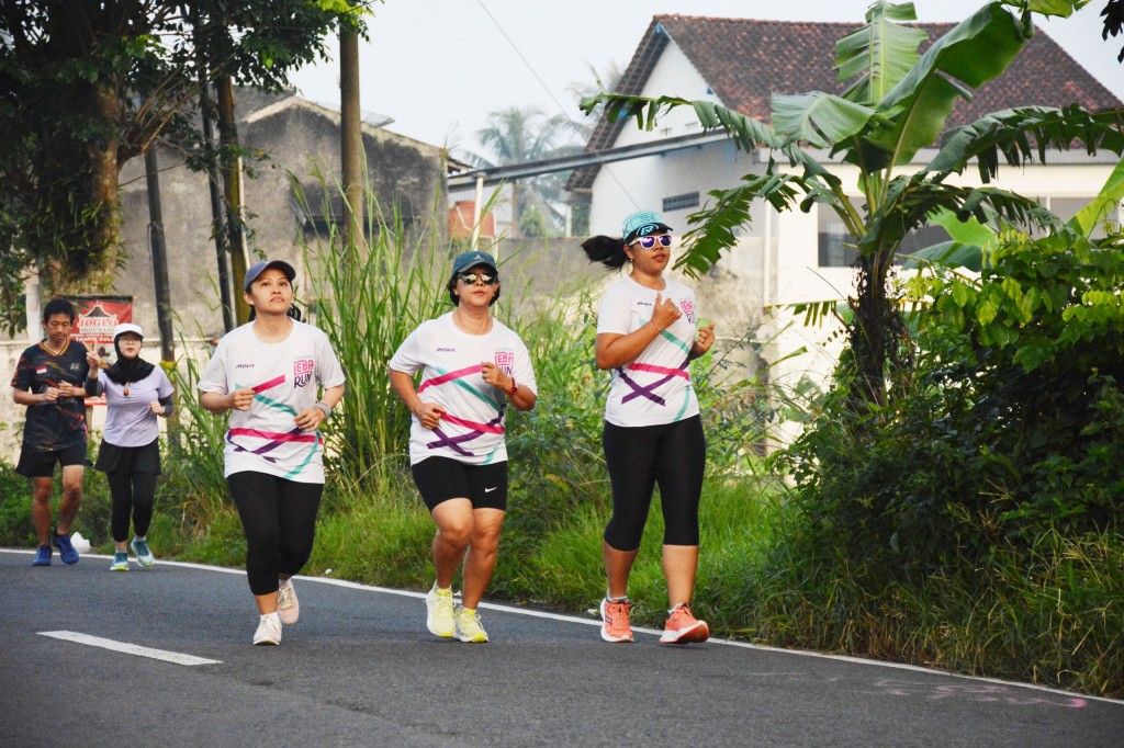 PESERTA LEBA-RUN SEDANG BERLARI